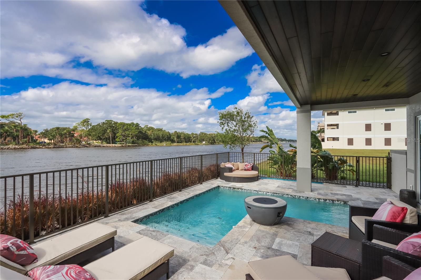 230 YACHT HARBOR DR