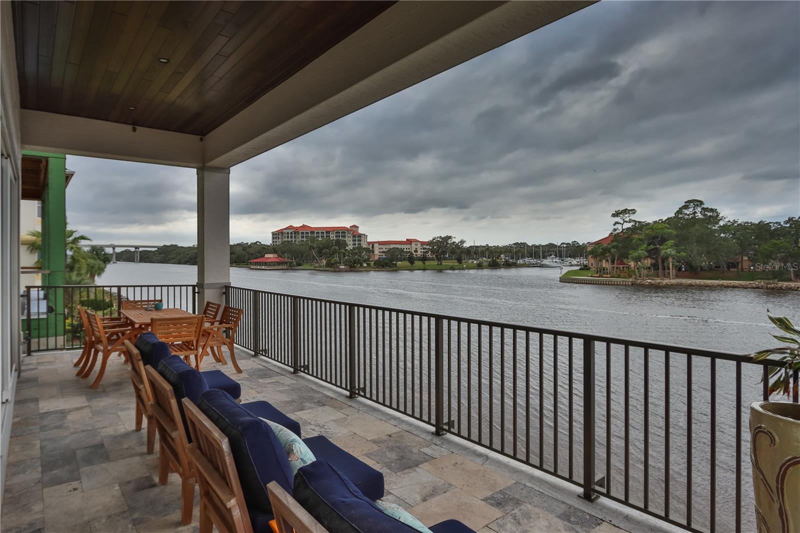 230 YACHT HARBOR DR