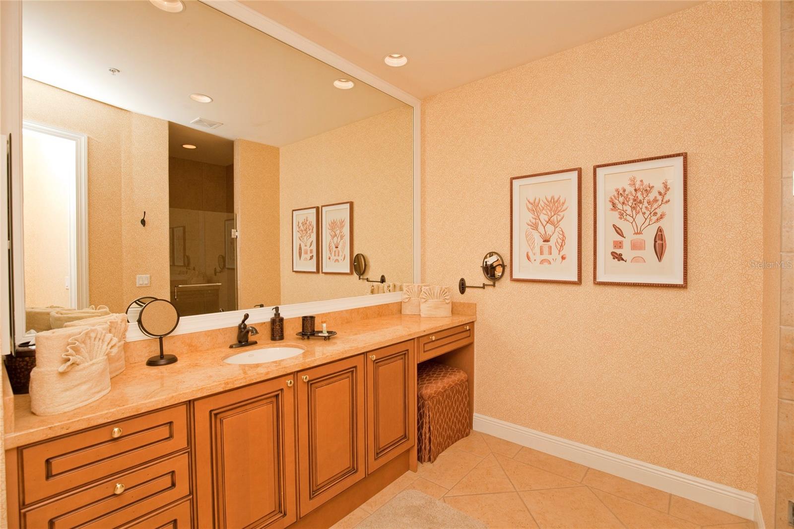 85 AVENUE DE LA MER #106