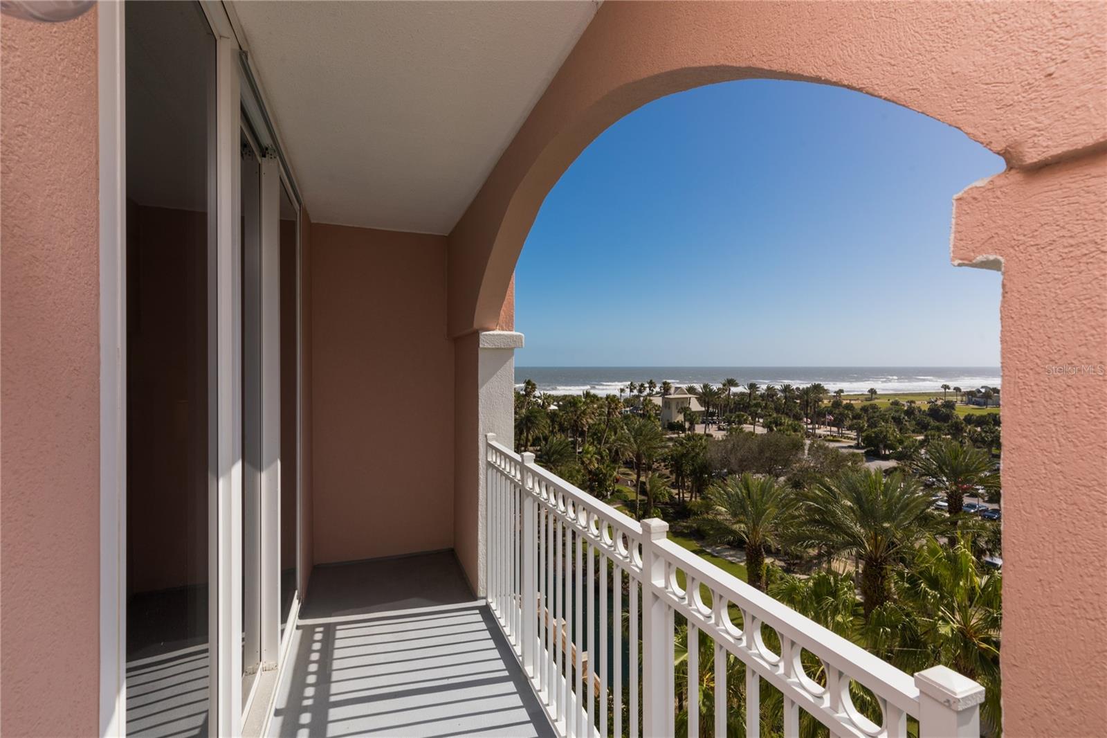 200 OCEAN CREST DR #516