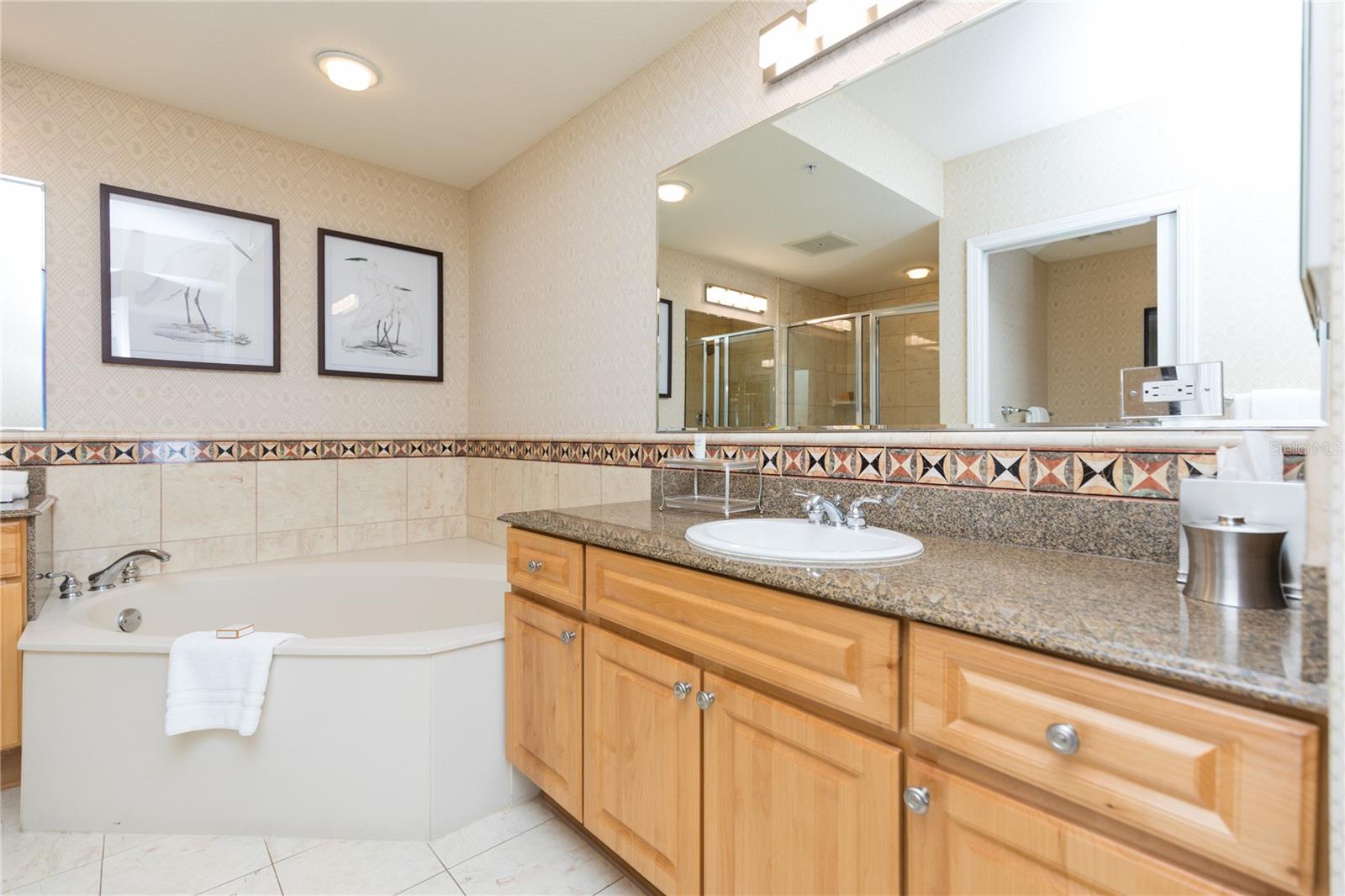 200 OCEAN CREST DR #516