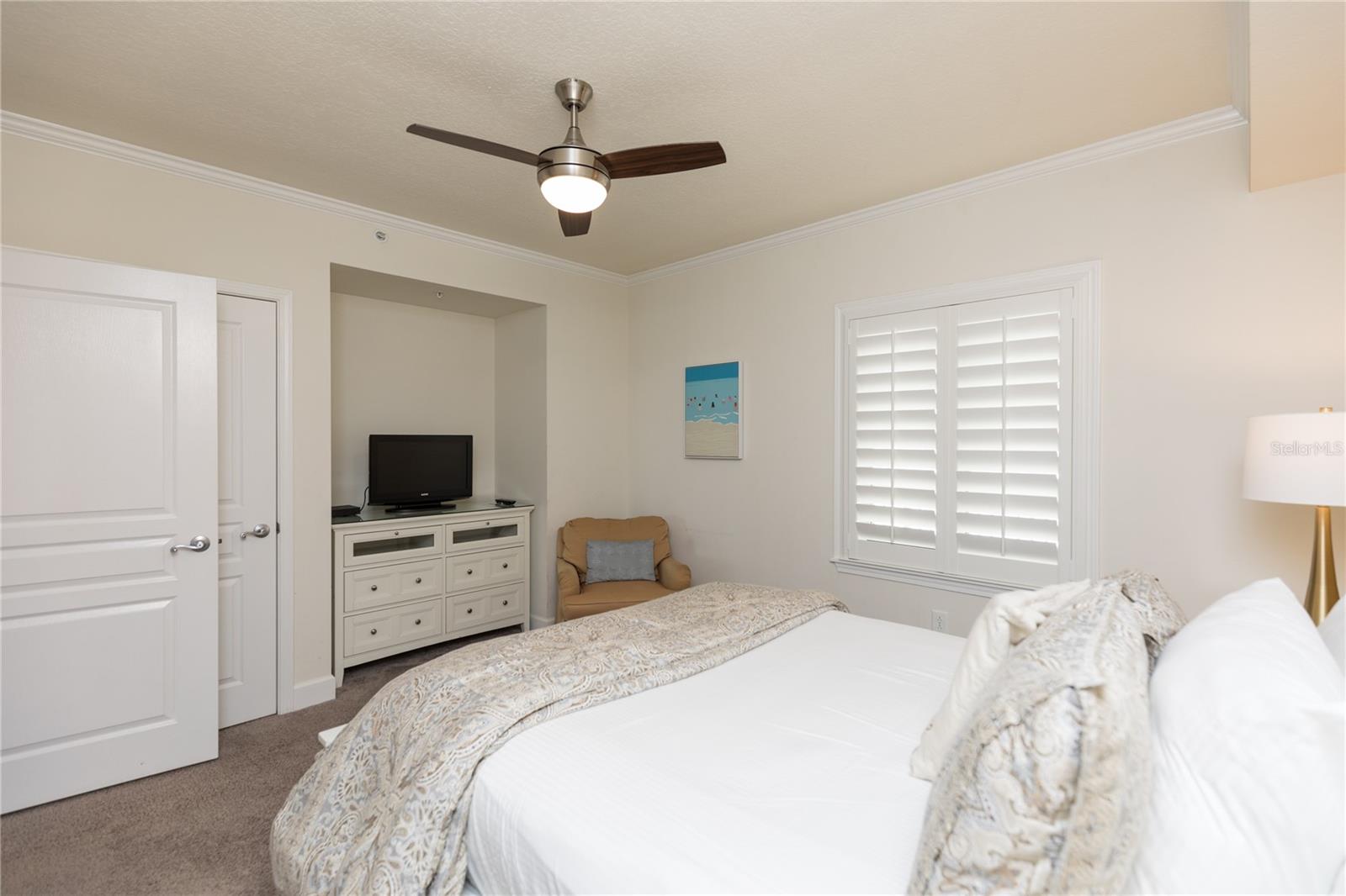 200 OCEAN CREST DR #516