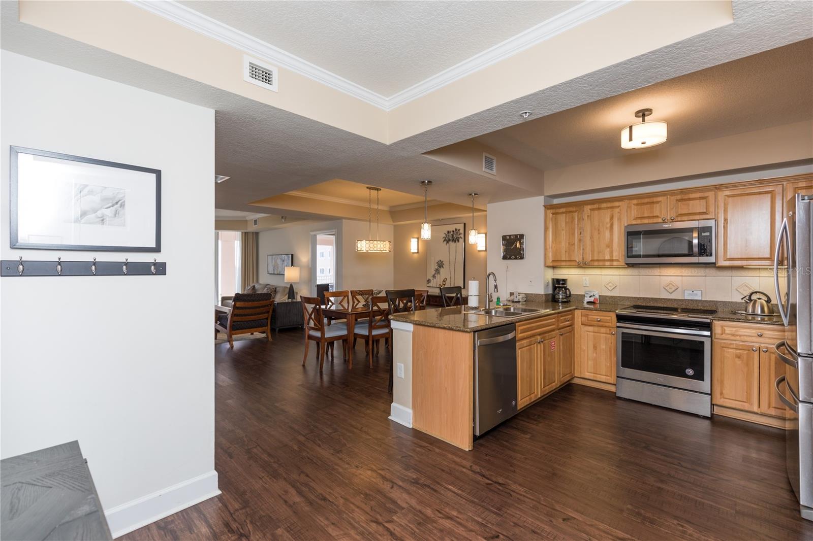 200 OCEAN CREST DR #516