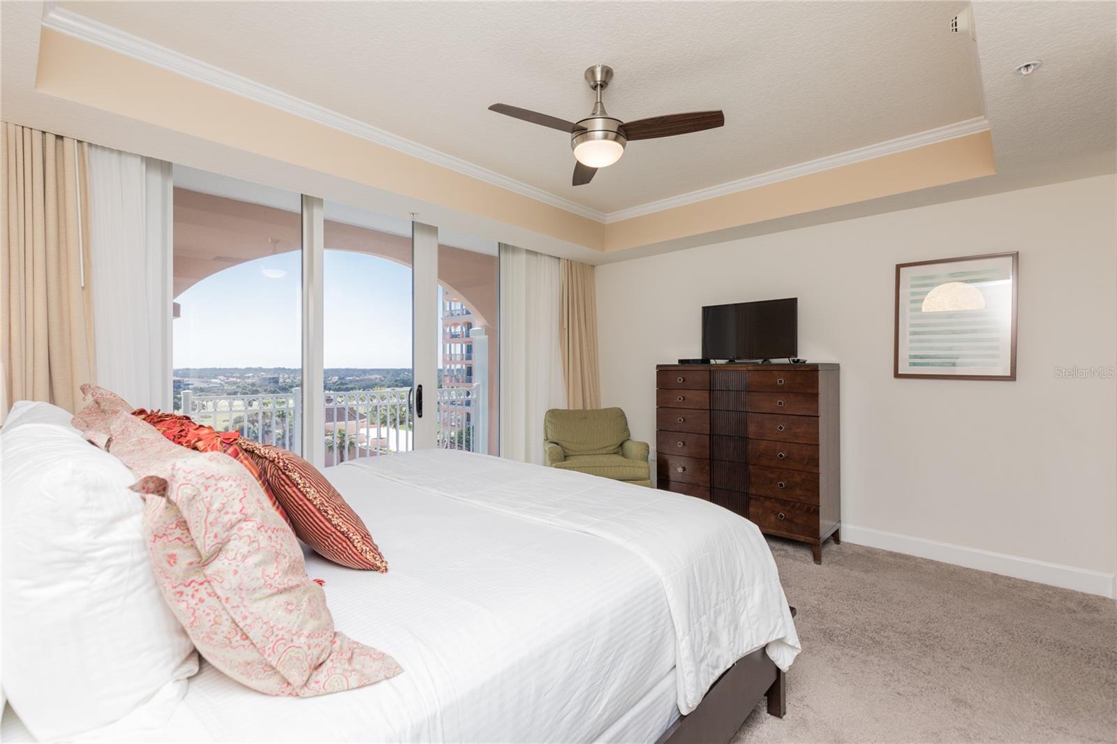 200 OCEAN CREST DR #516