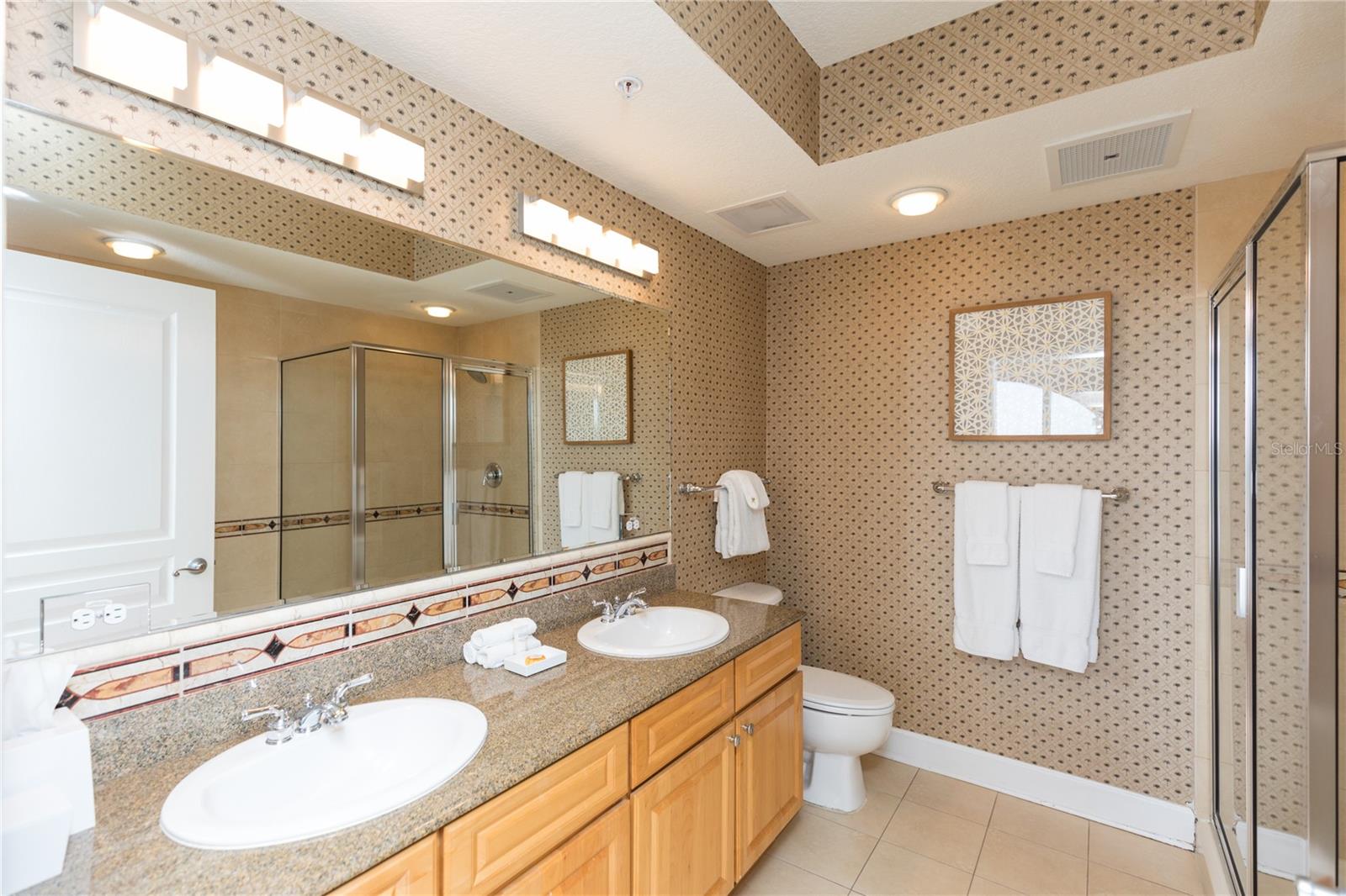 200 OCEAN CREST DR #516