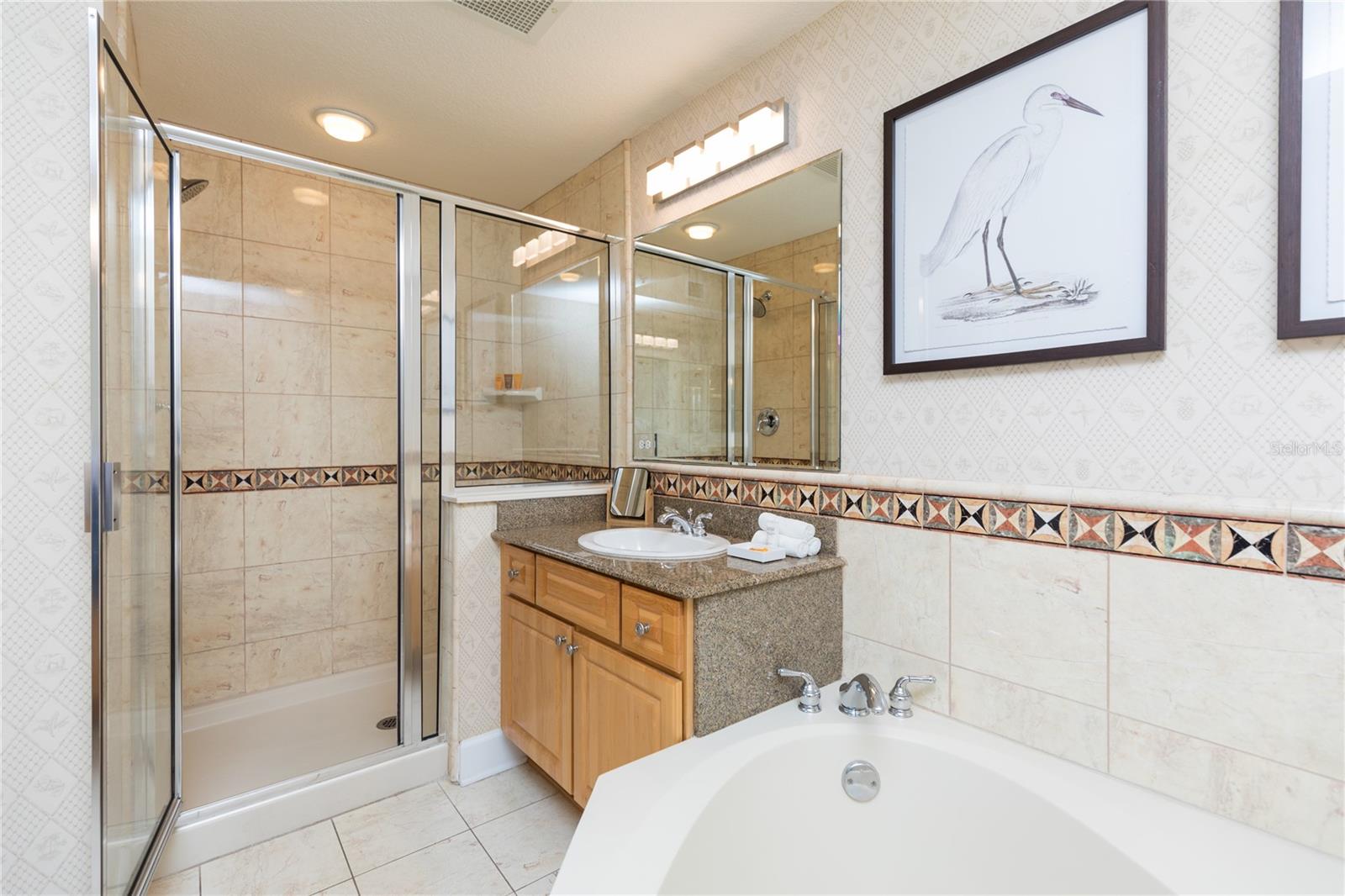 200 OCEAN CREST DR #516