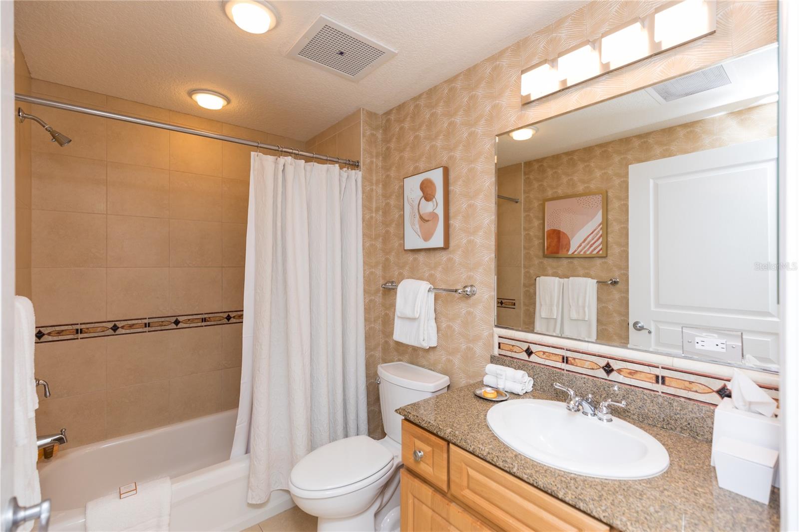 200 OCEAN CREST DR #516