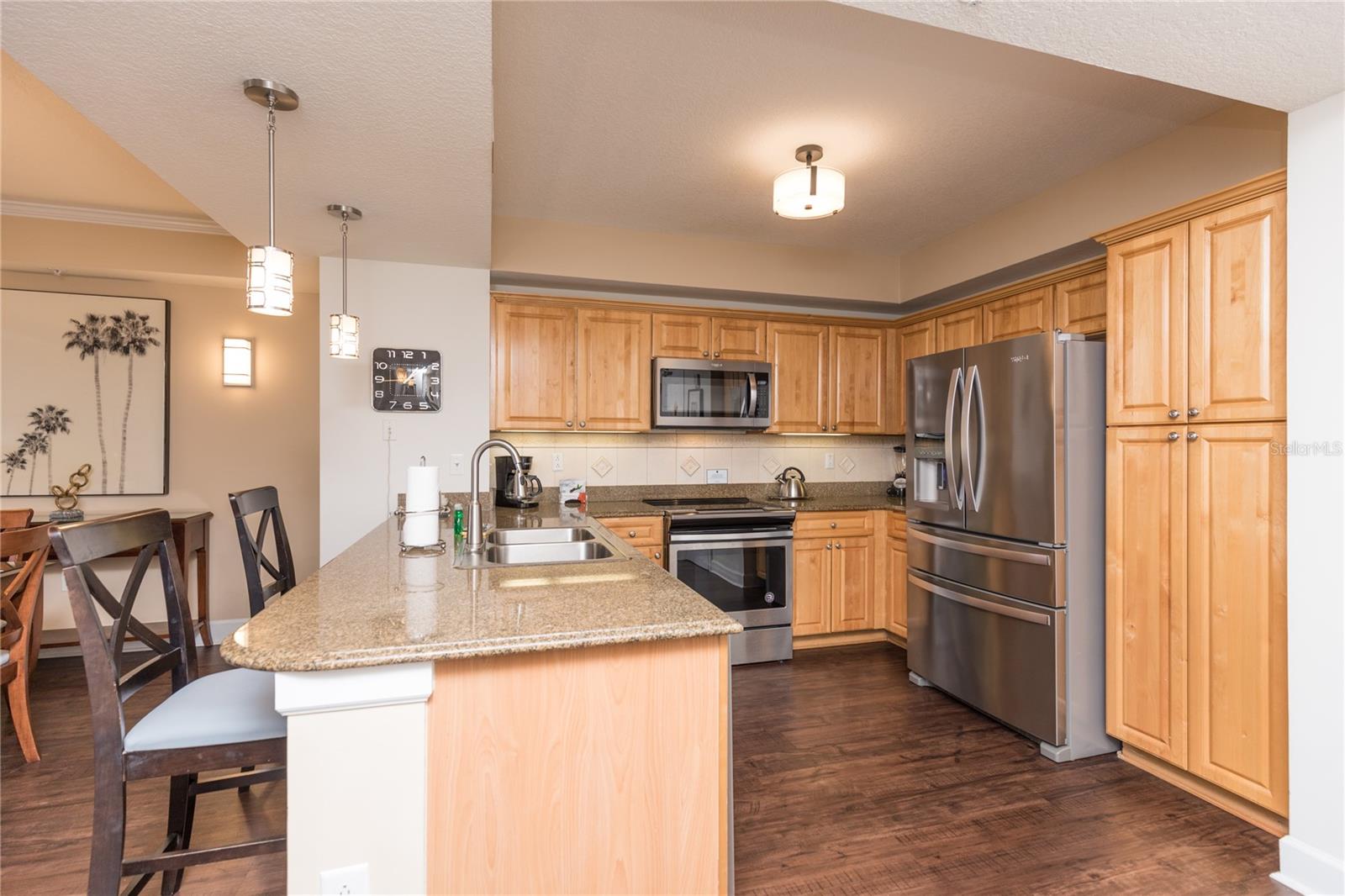 200 OCEAN CREST DR #516