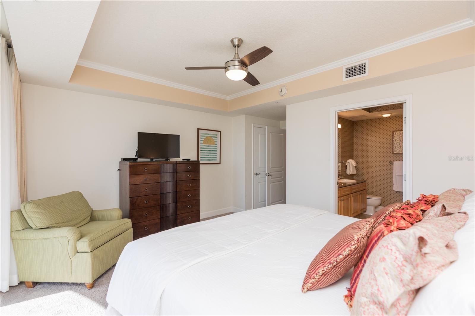 200 OCEAN CREST DR #516