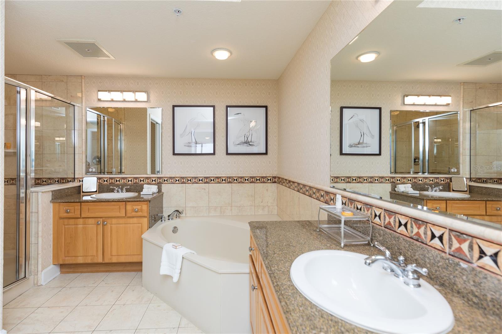 200 OCEAN CREST DR #516