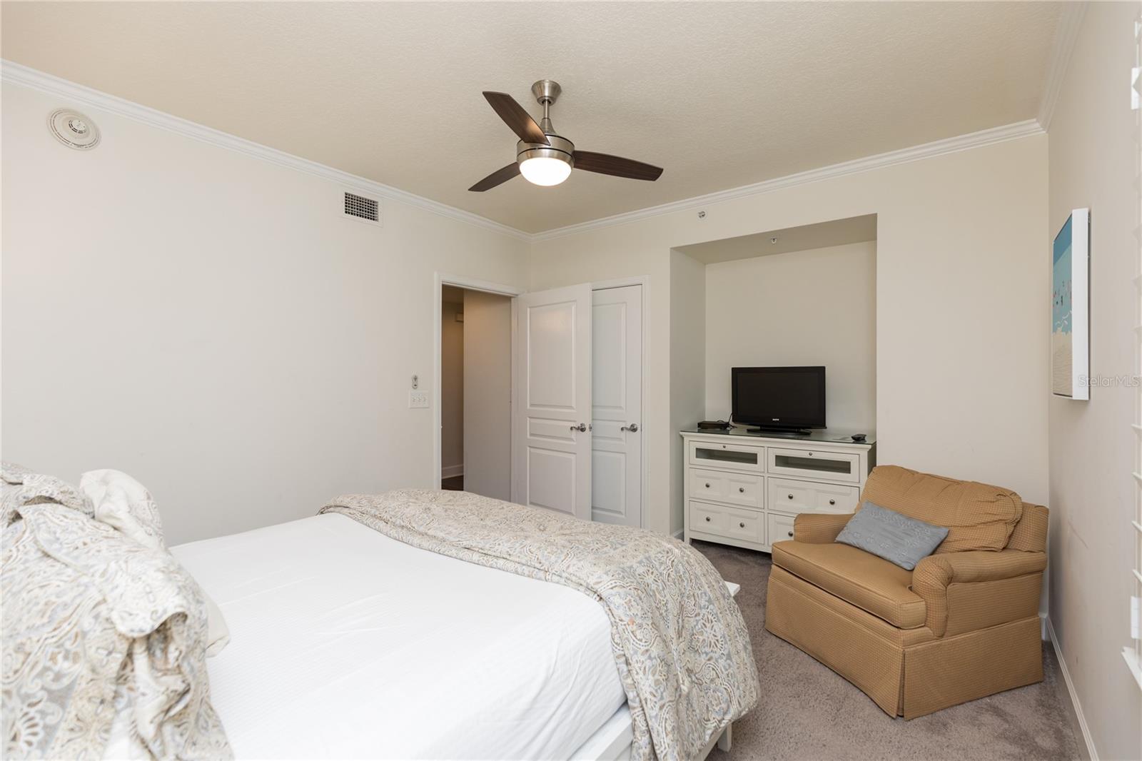 200 OCEAN CREST DR #516