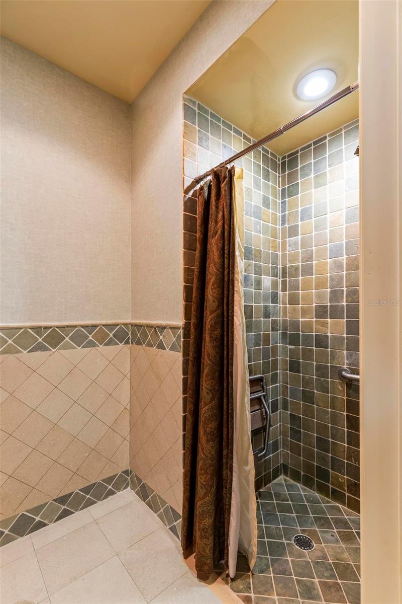 7 AVENUE DE LA MER #702