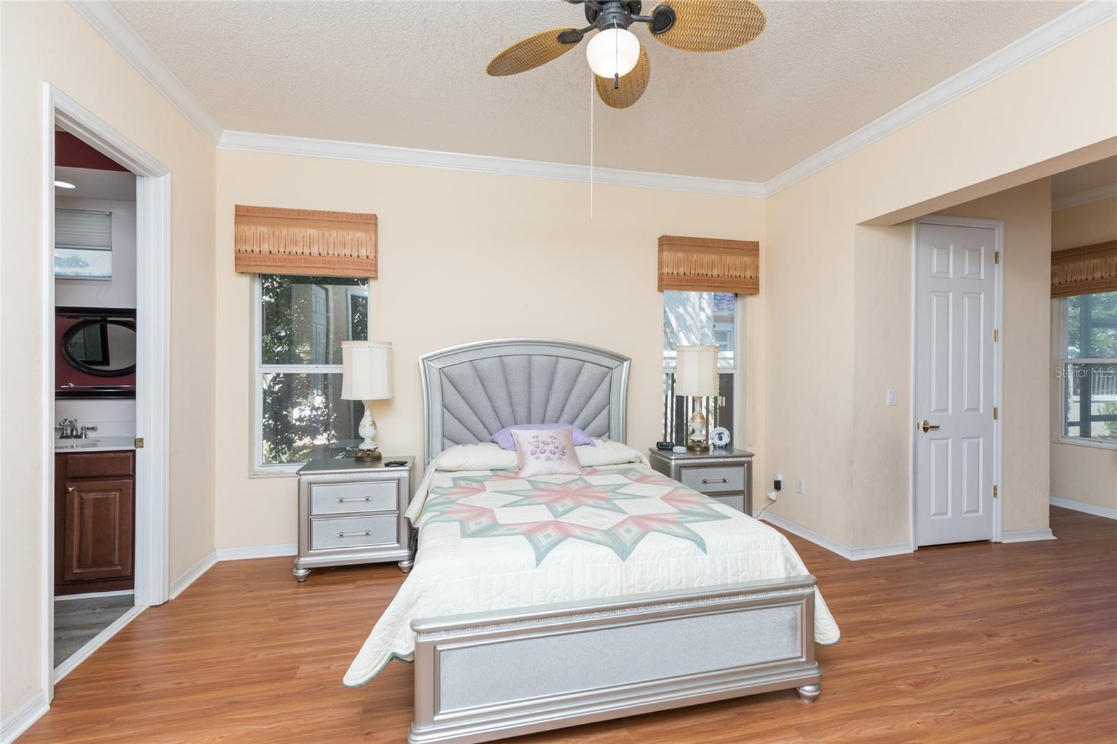 6 LAGUNA CT