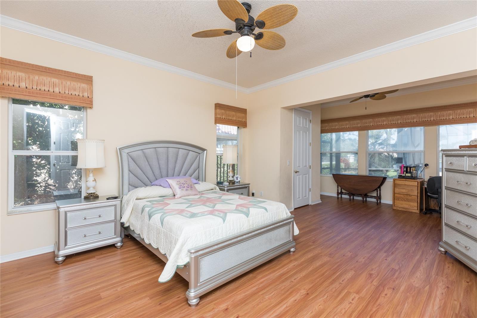 6 LAGUNA CT