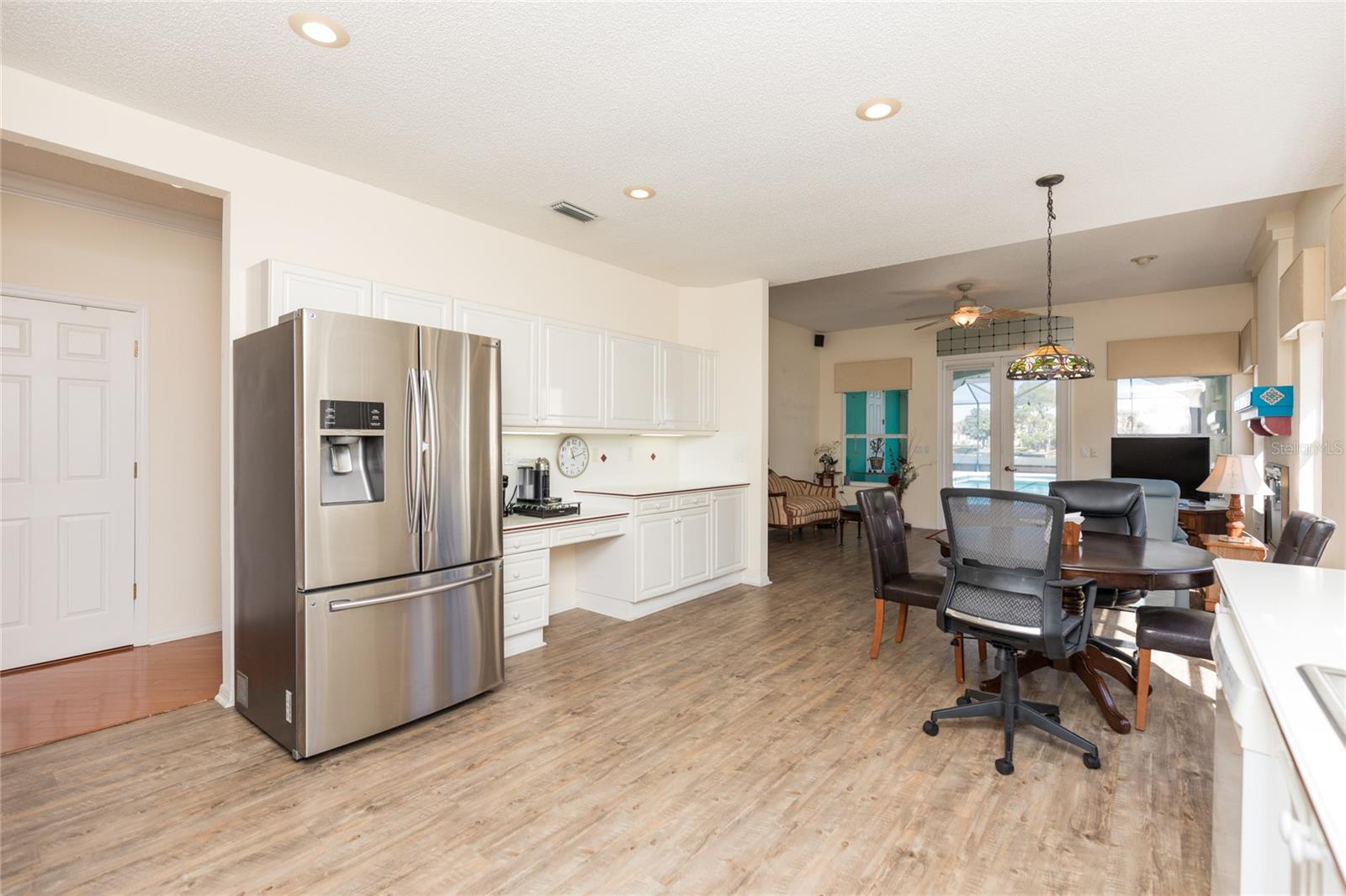 6 LAGUNA CT