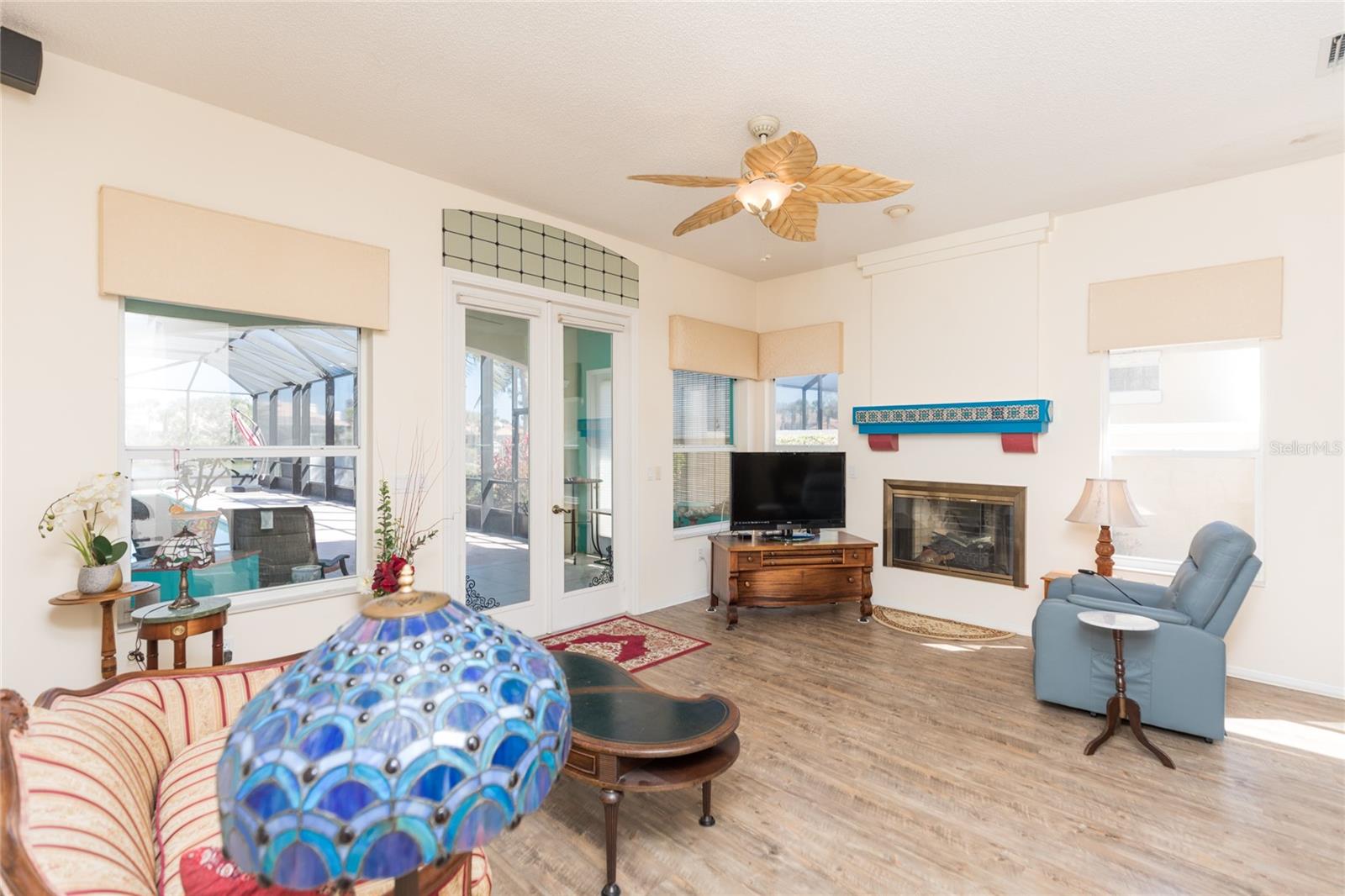 6 LAGUNA CT