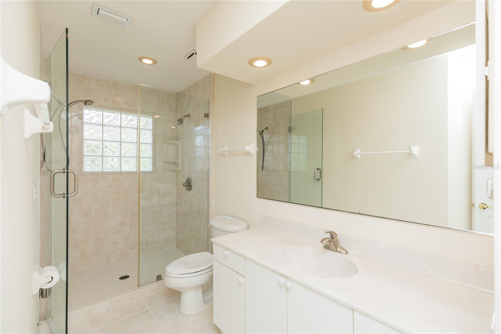 6 LAGUNA CT