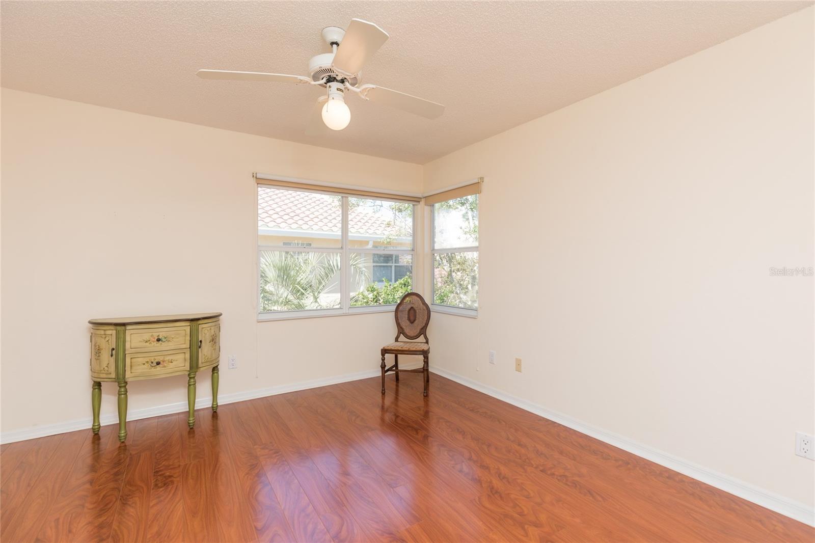 6 LAGUNA CT