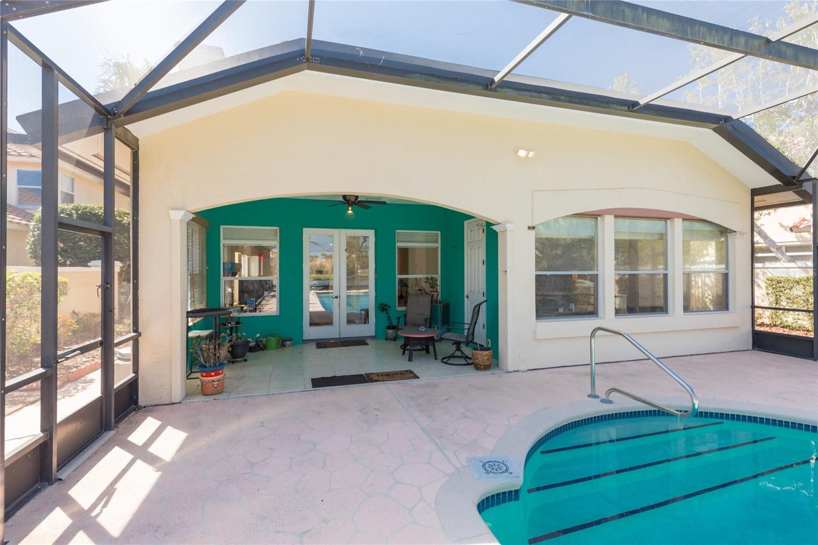 6 LAGUNA CT
