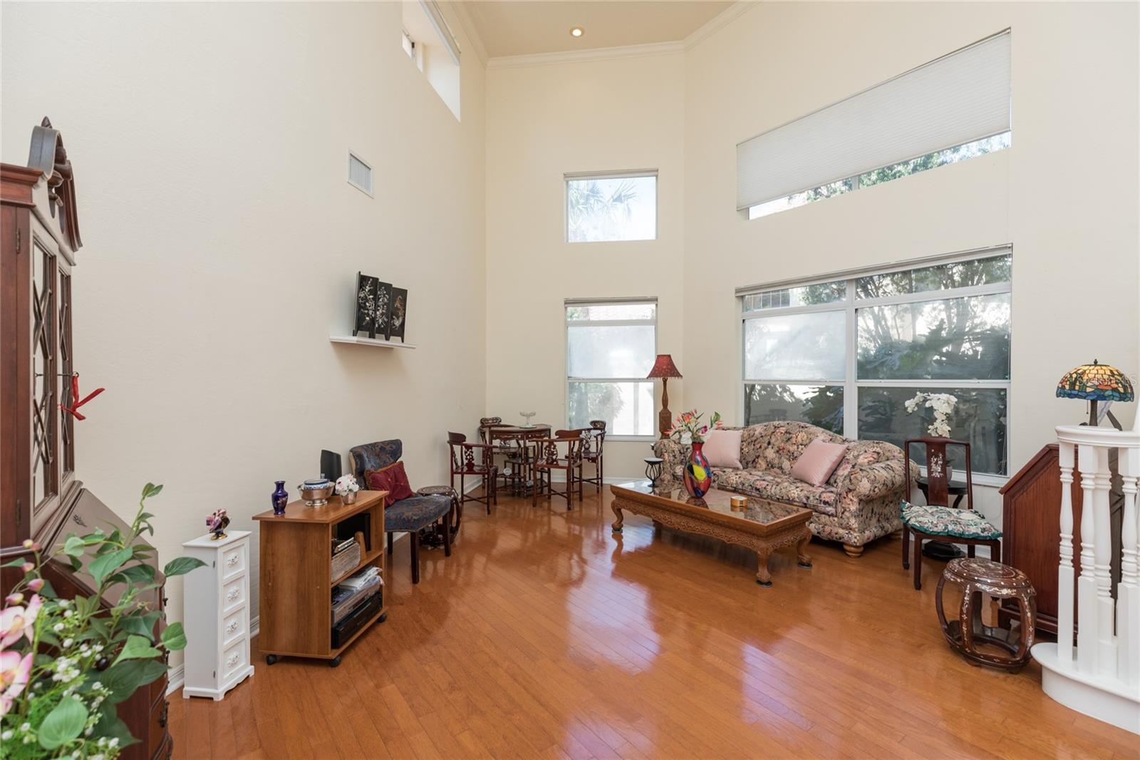 6 LAGUNA CT
