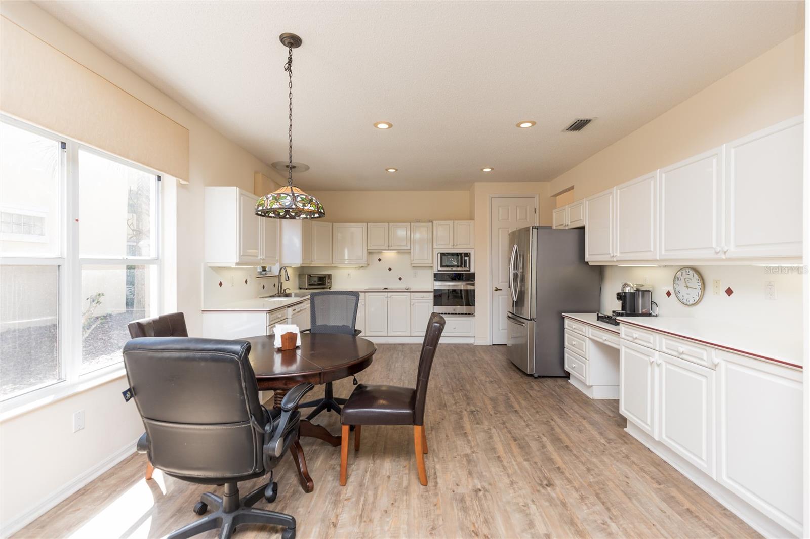 6 LAGUNA CT