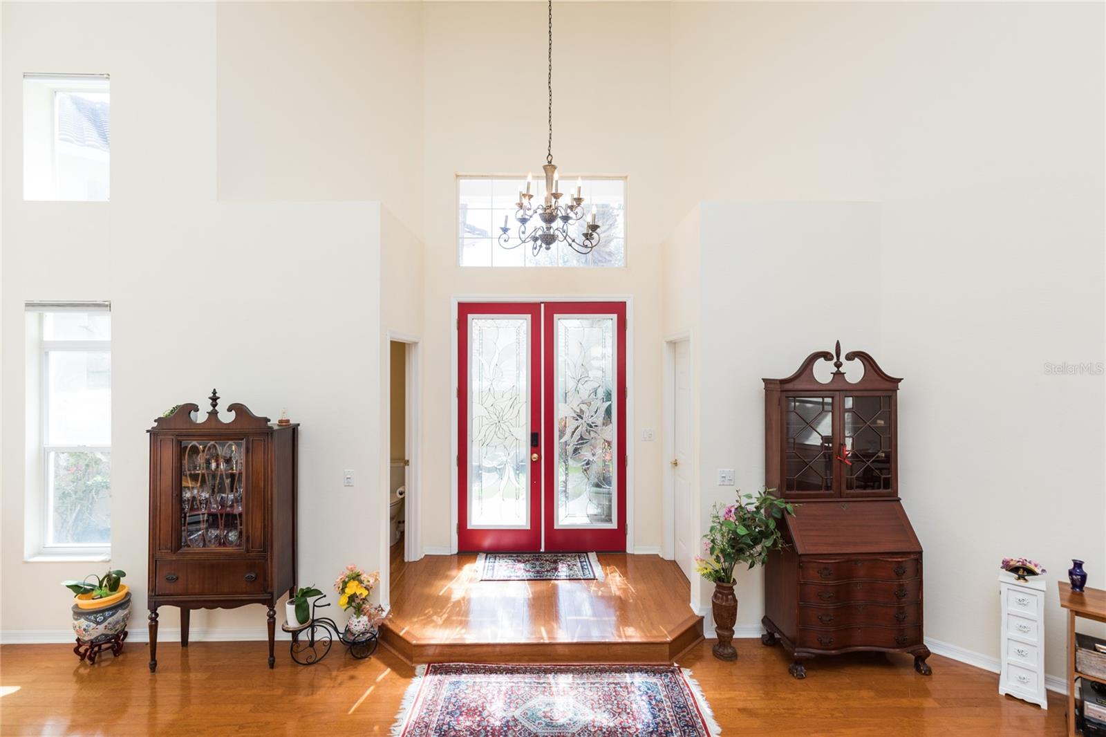 6 LAGUNA CT