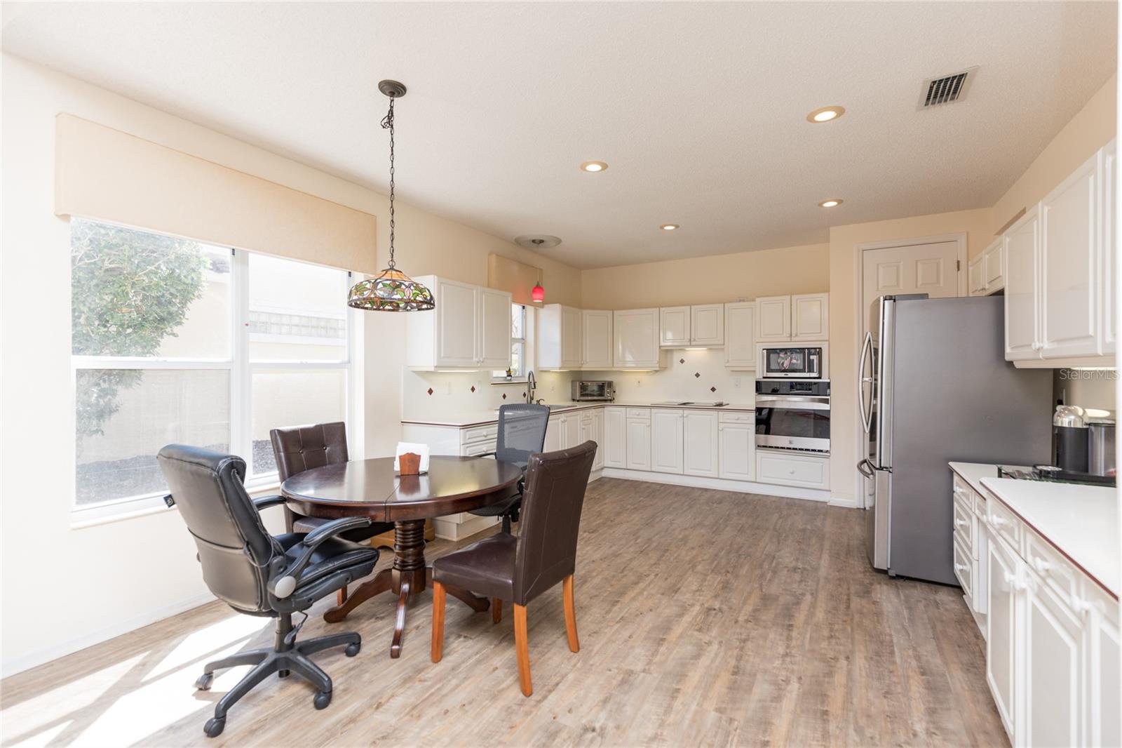 6 LAGUNA CT