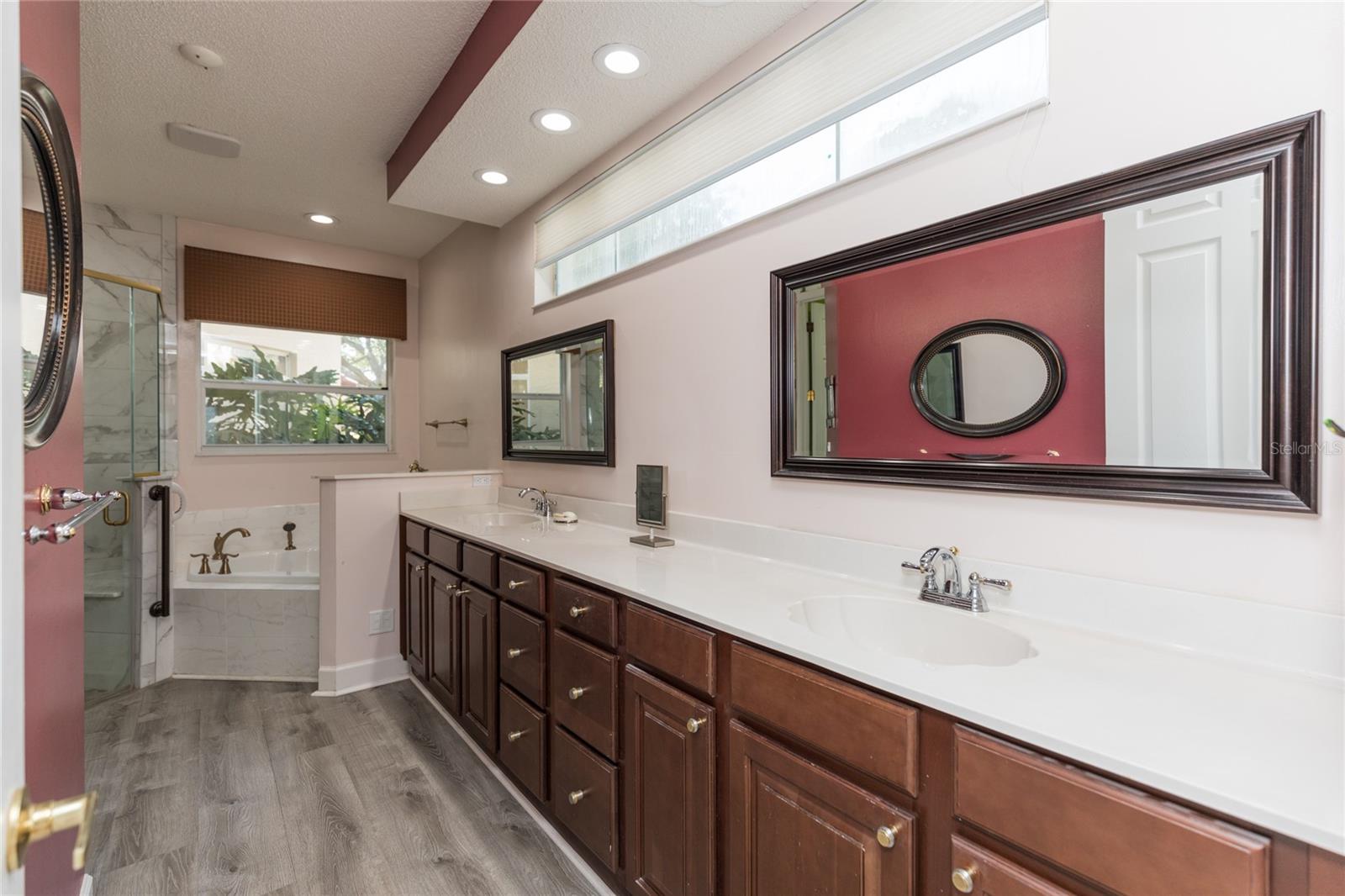 6 LAGUNA CT