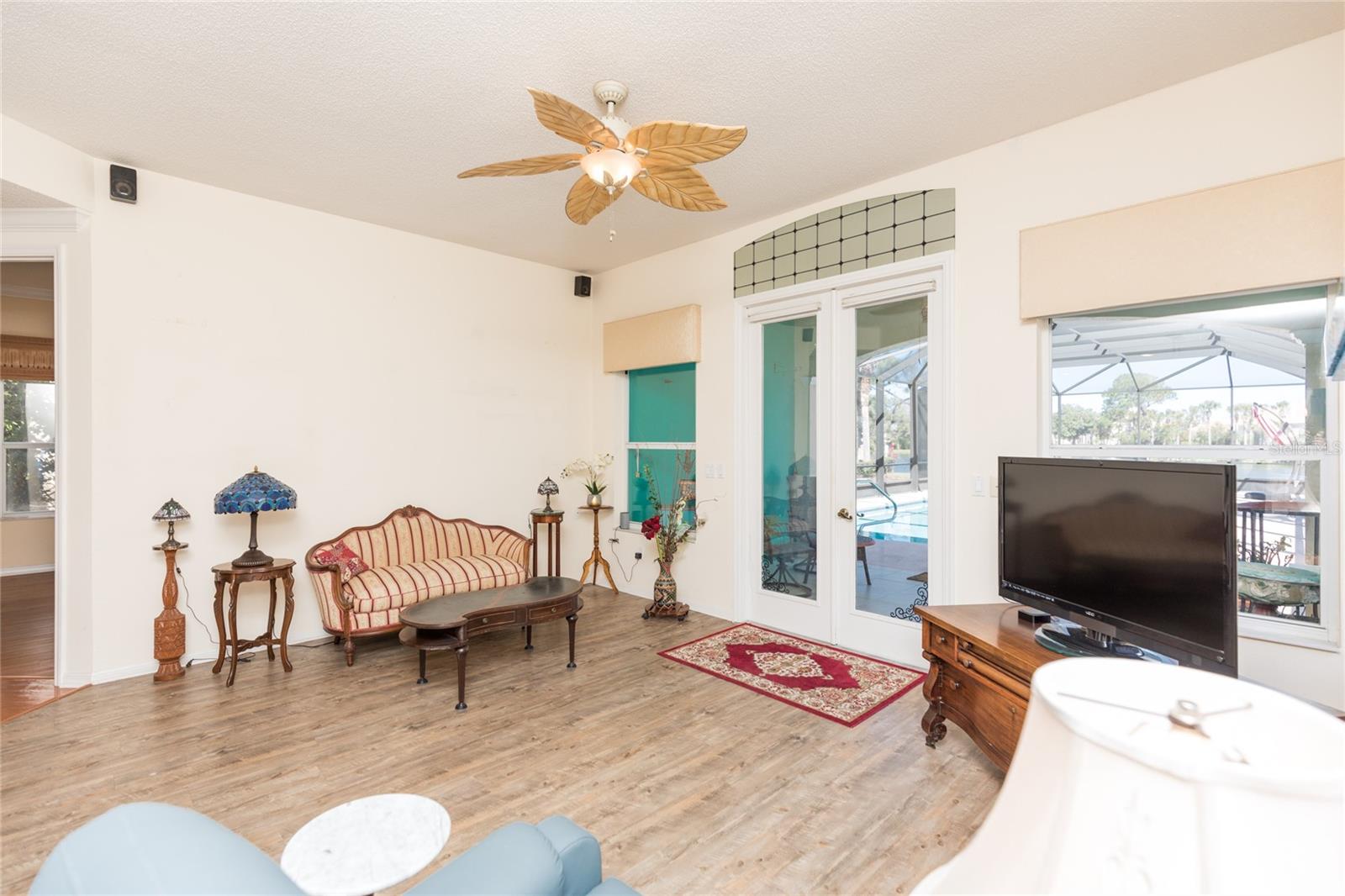 6 LAGUNA CT