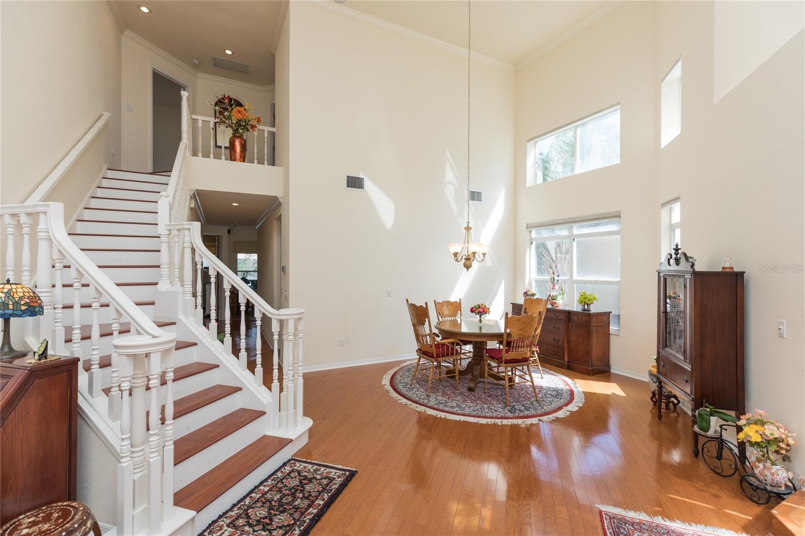 6 LAGUNA CT