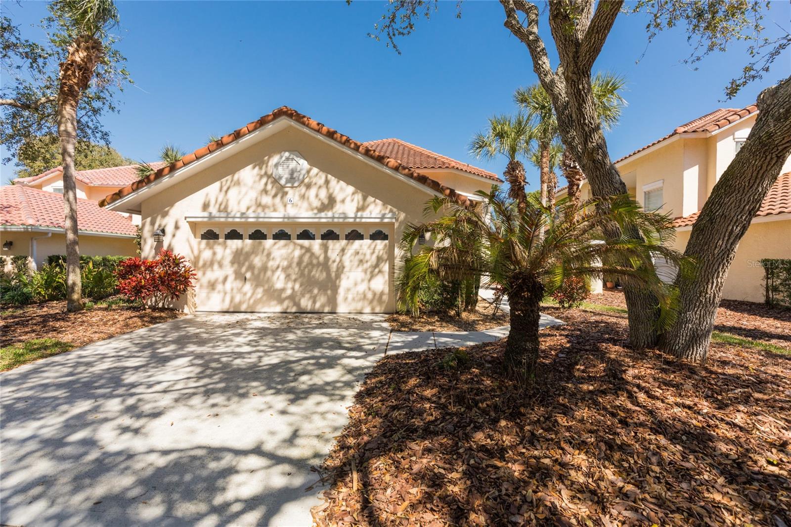 6 LAGUNA CT