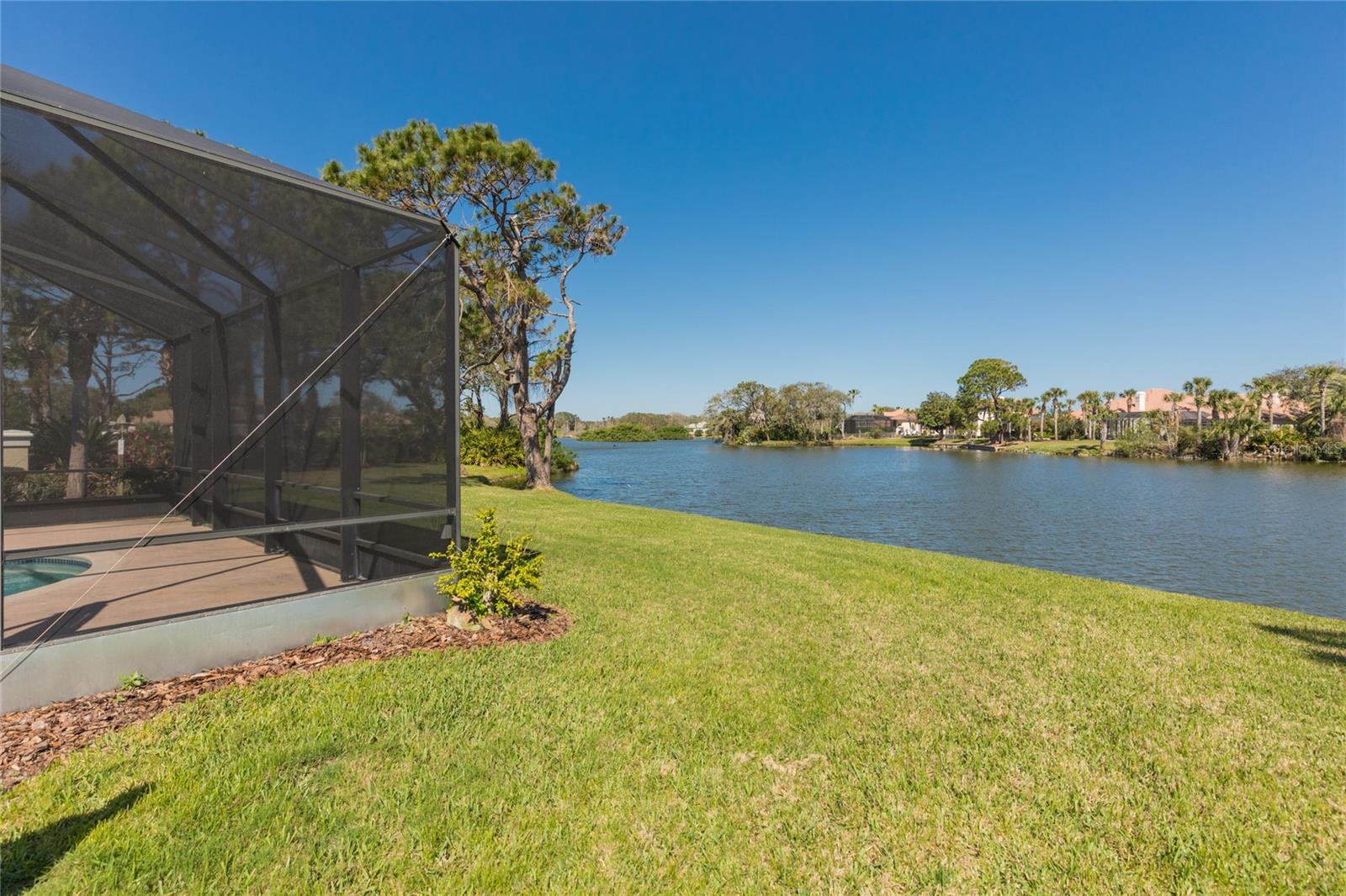 6 LAGUNA CT
