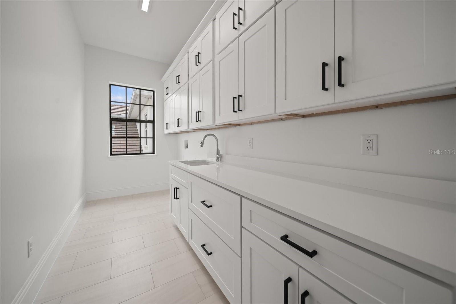 43 DEL PALMA DR