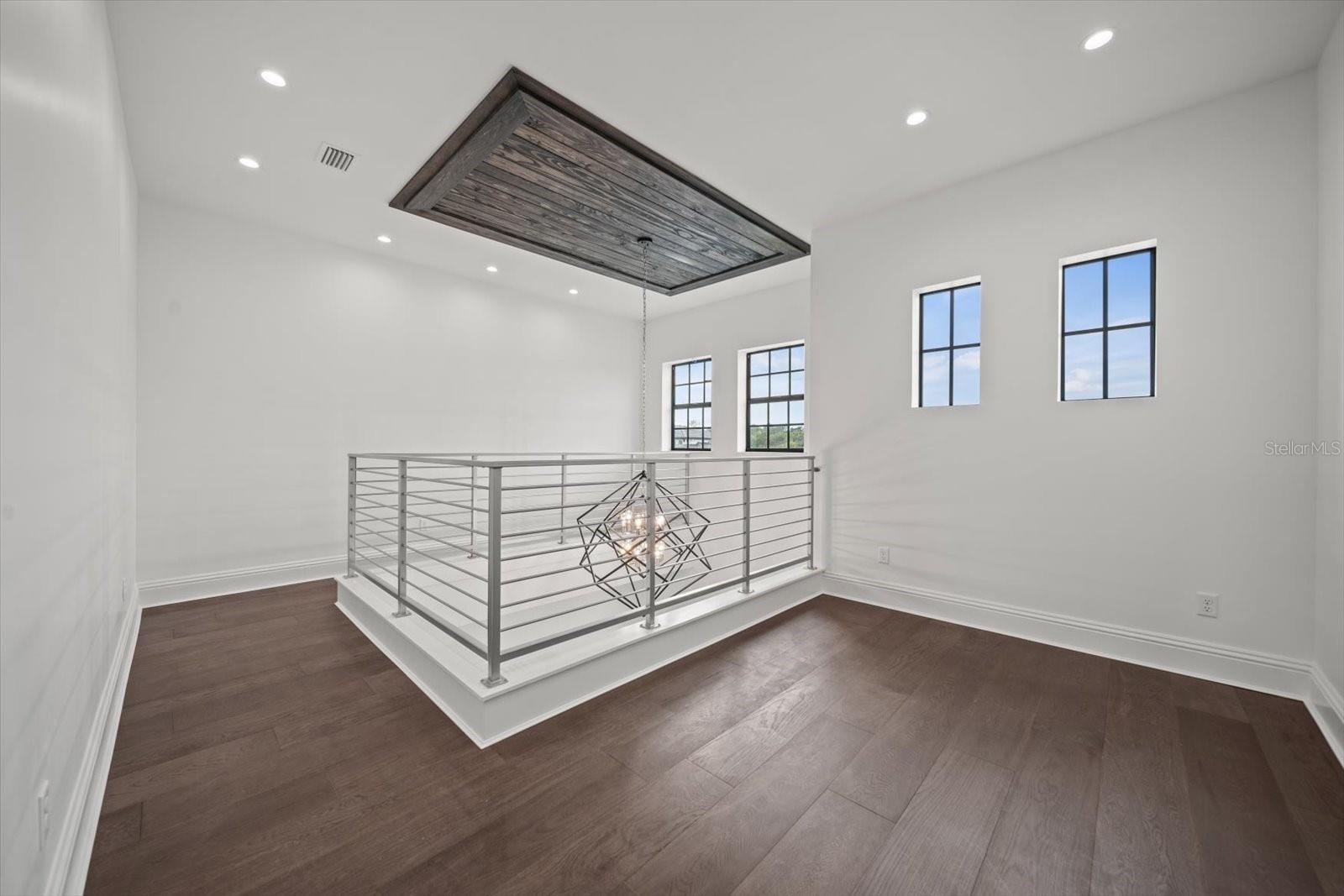 43 DEL PALMA DR