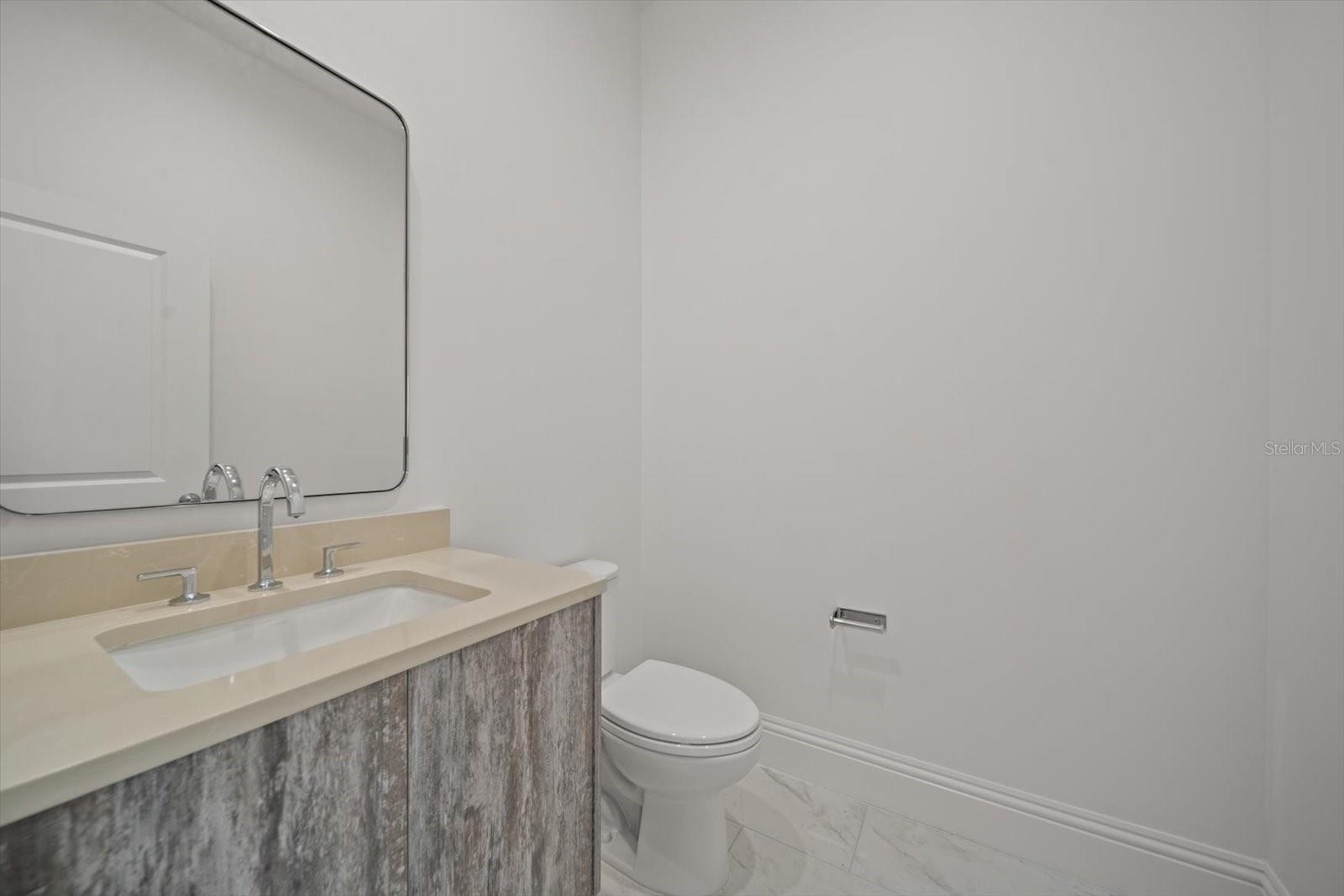 43 DEL PALMA DR