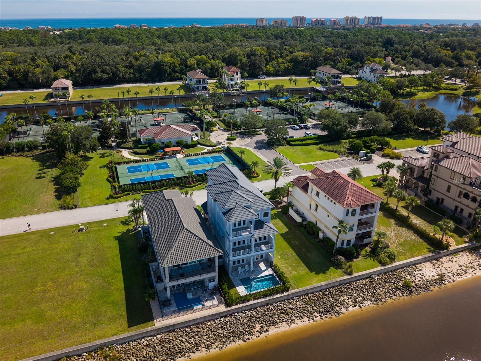 228 YACHT HARBOR DR