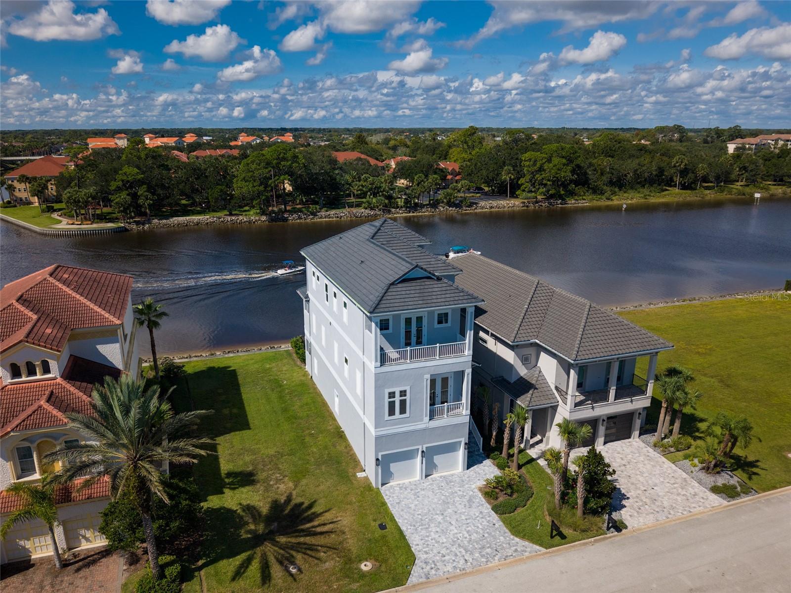 228 YACHT HARBOR DR