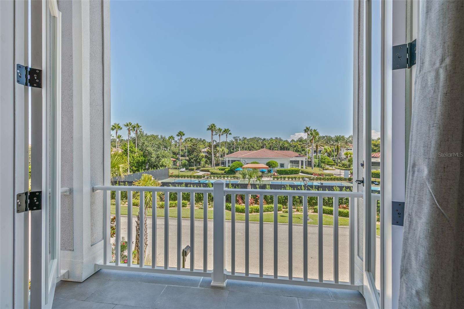 228 YACHT HARBOR DR