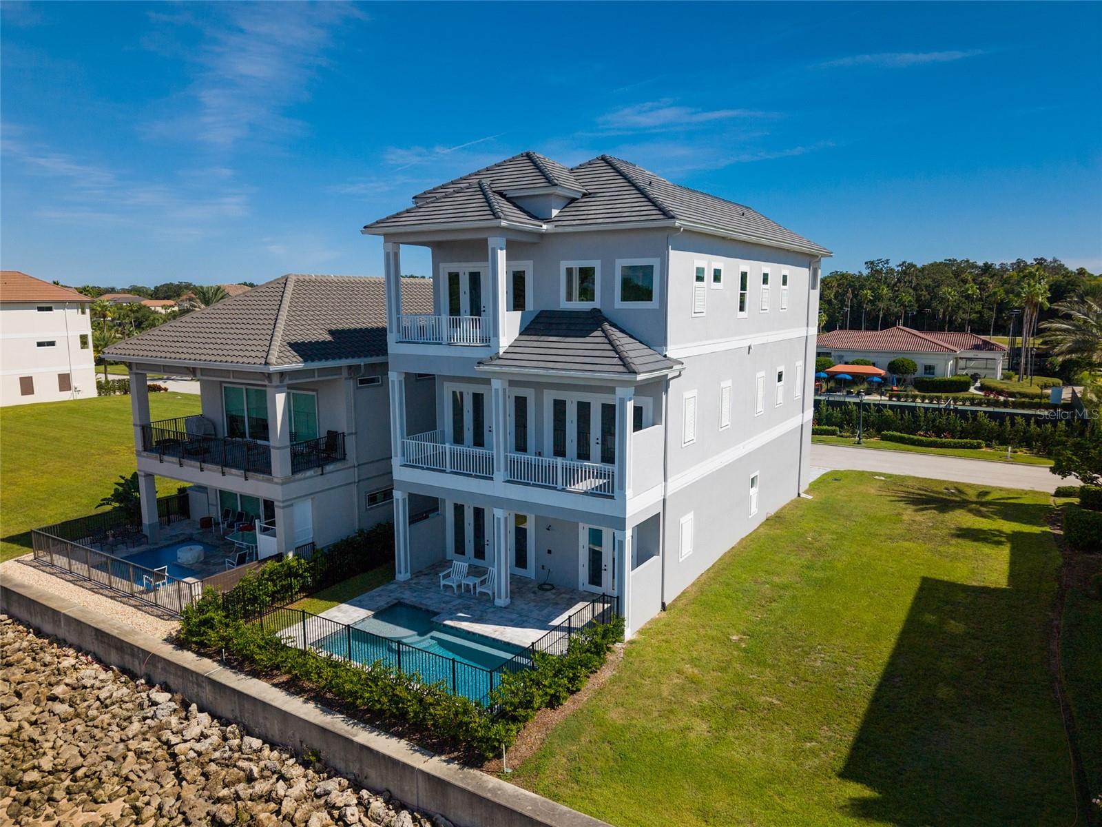 228 YACHT HARBOR DR