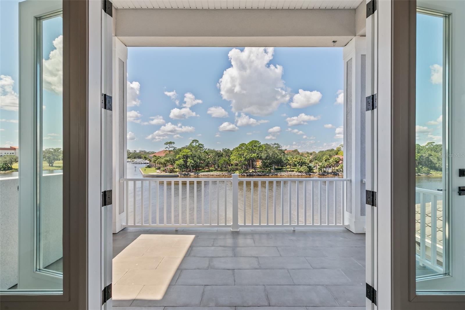 228 YACHT HARBOR DR