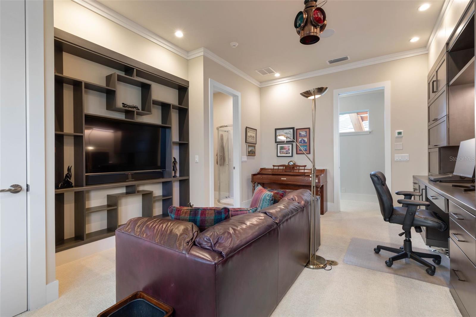 2 DRIFTWOOD LN