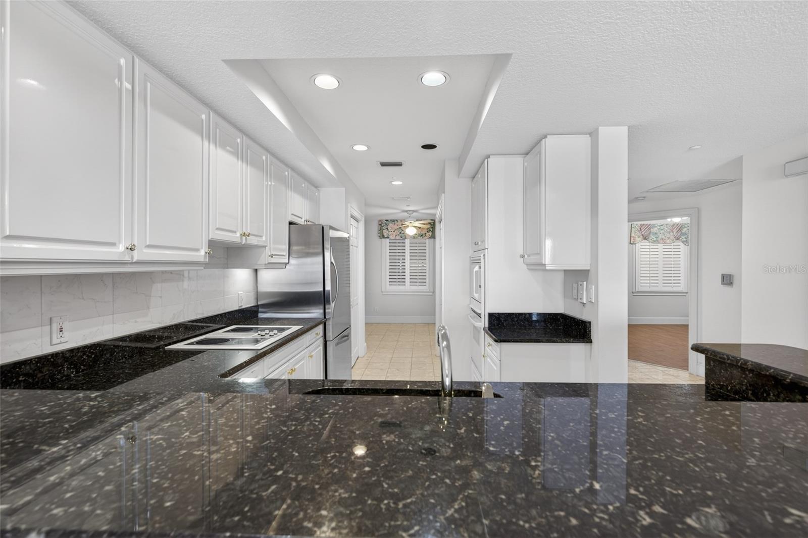 15 AVENUE DE LA MER #2305