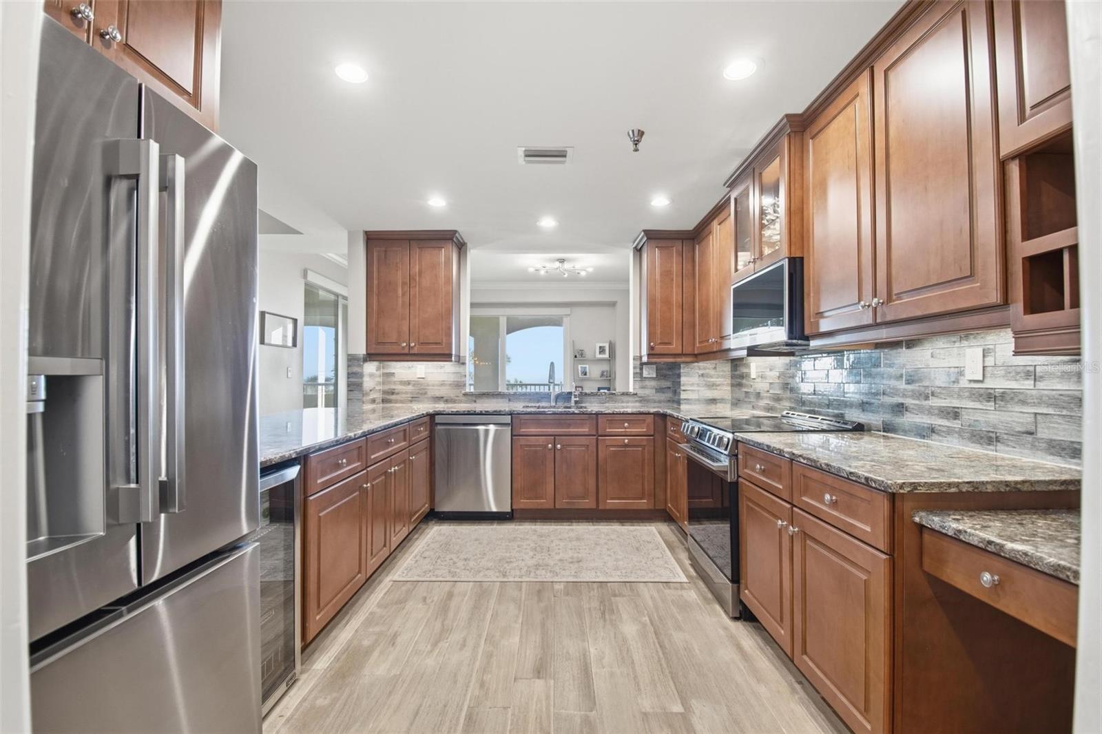 11 AVENUE DE LA MER #1101