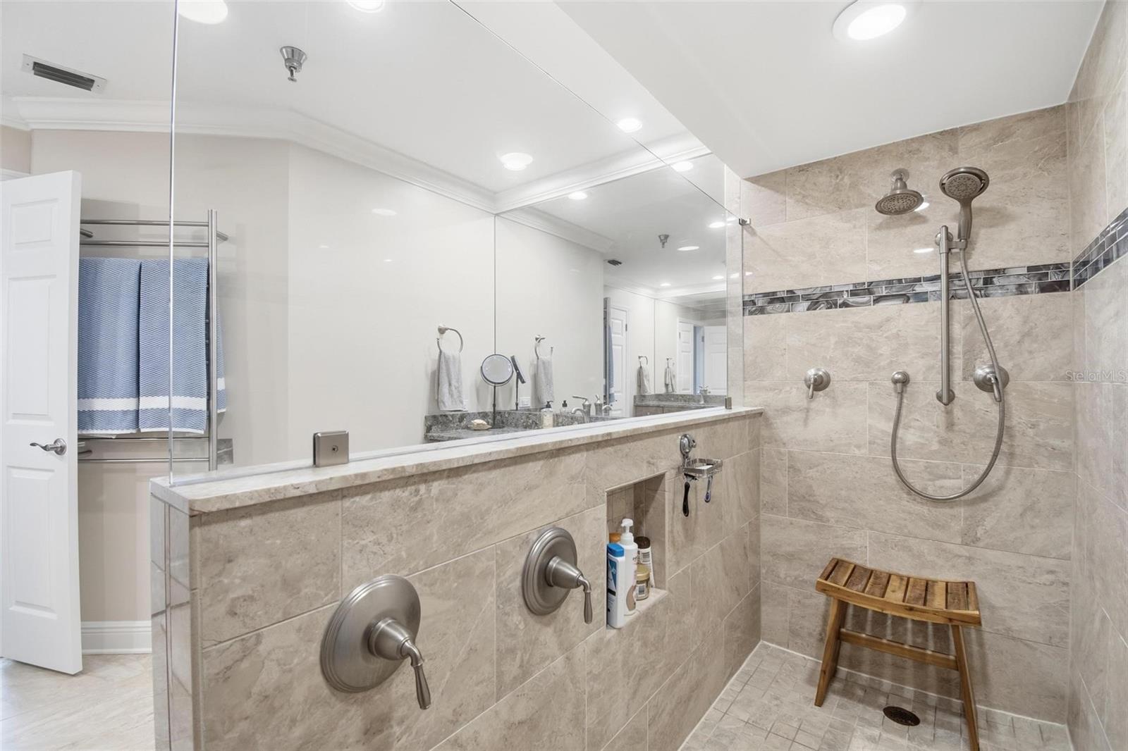 11 AVENUE DE LA MER #1101