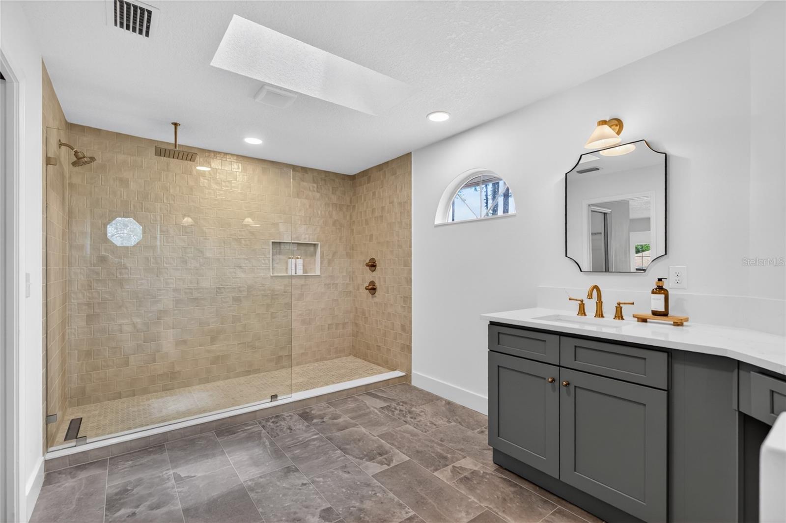 13 ELLSWORTH DR