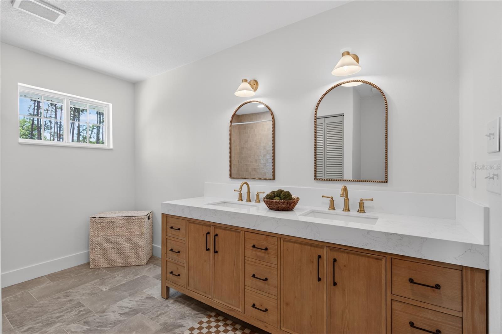 13 ELLSWORTH DR