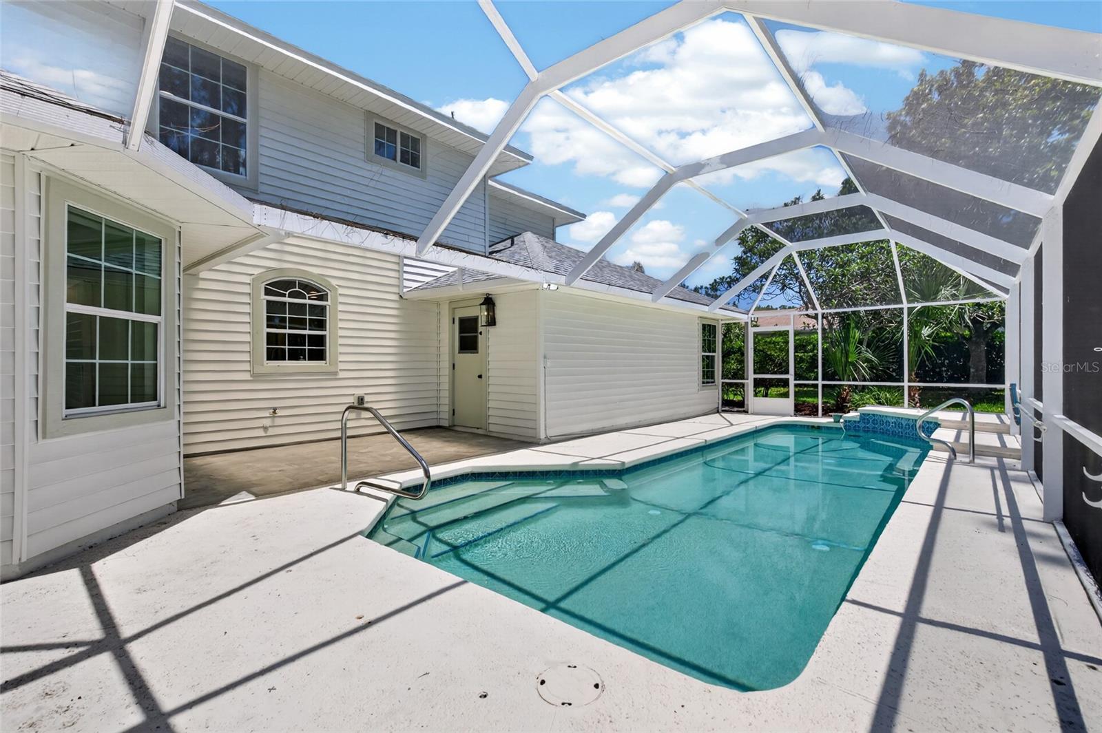 13 ELLSWORTH DR