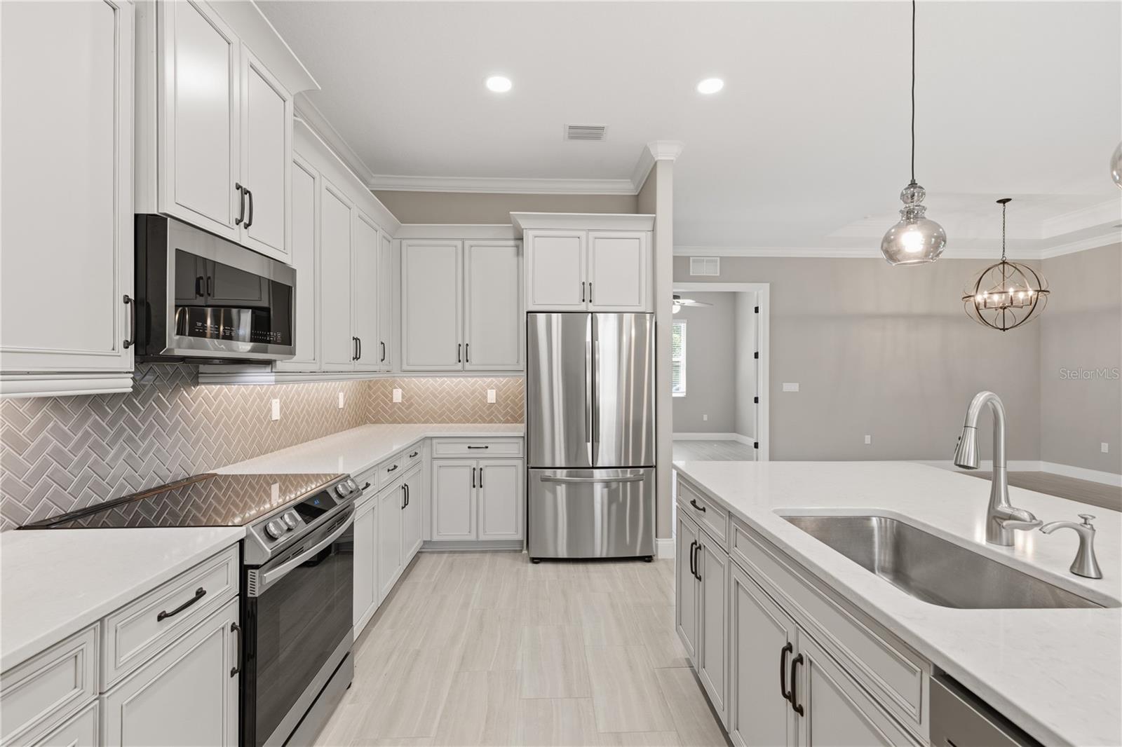 7 OASIS CIR