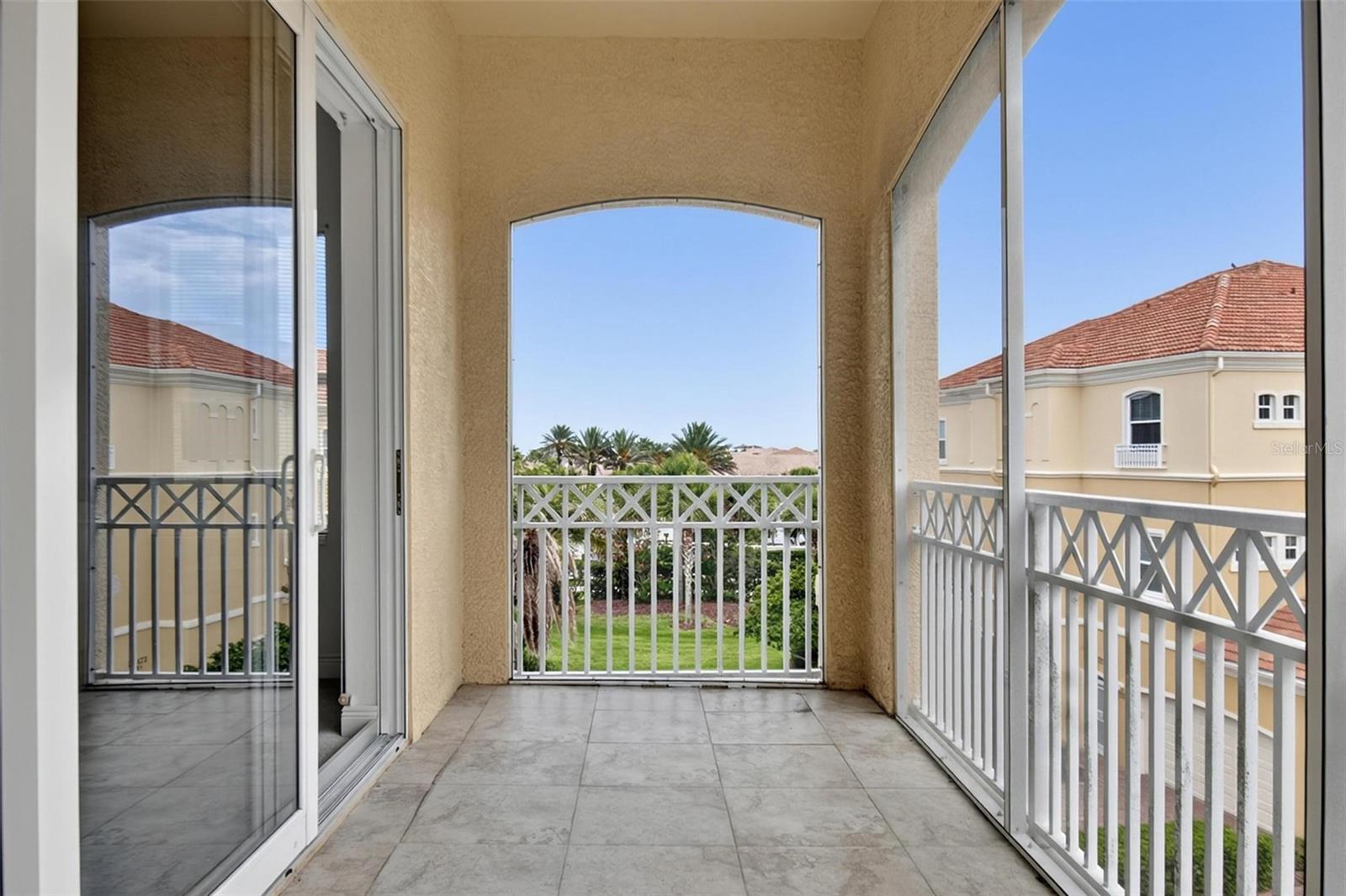 140 AVENUE DE LA MER #1703