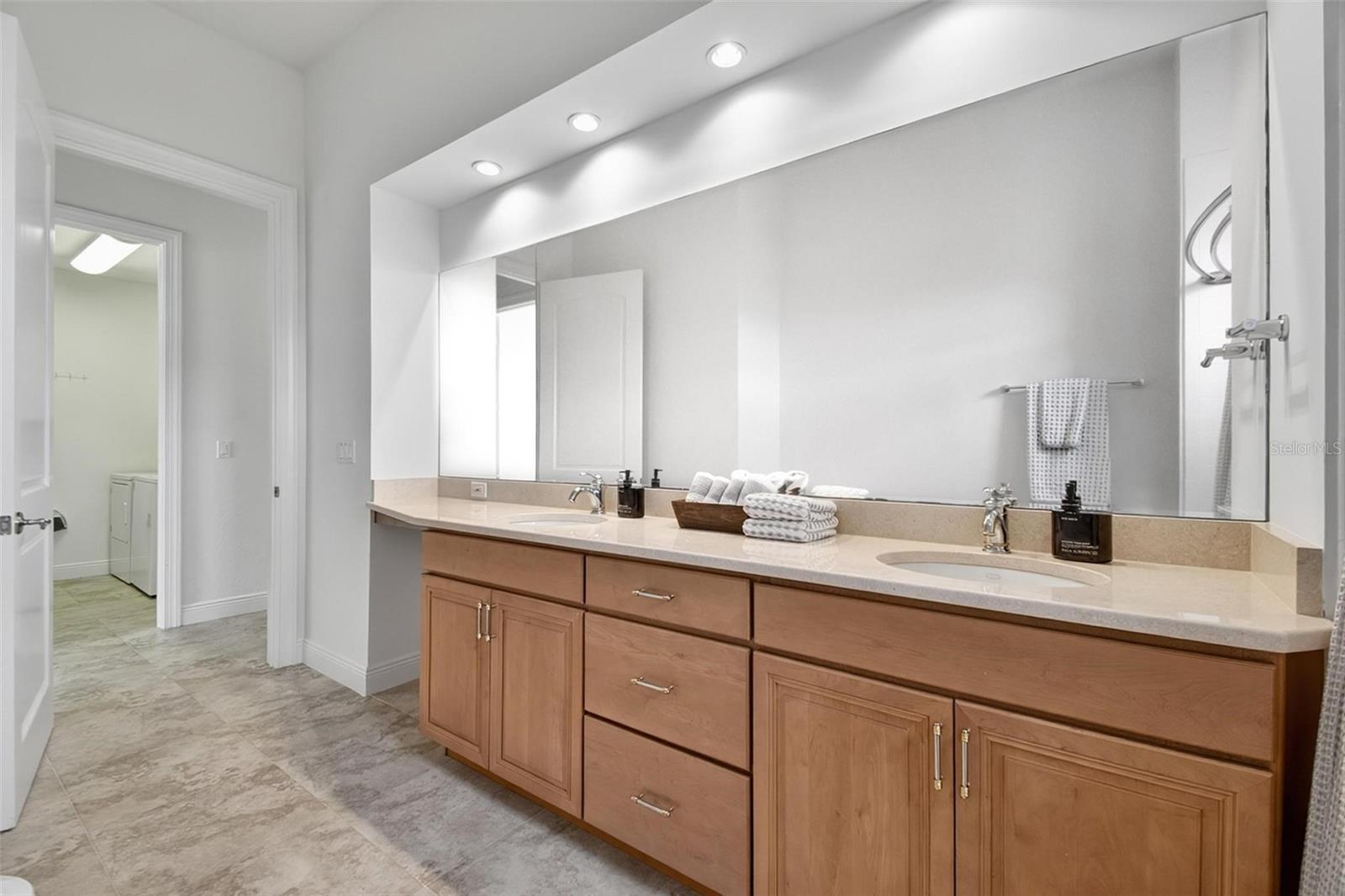 140 AVENUE DE LA MER #1703